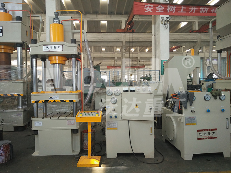 四柱液壓機(jī) 四柱液壓機(jī)