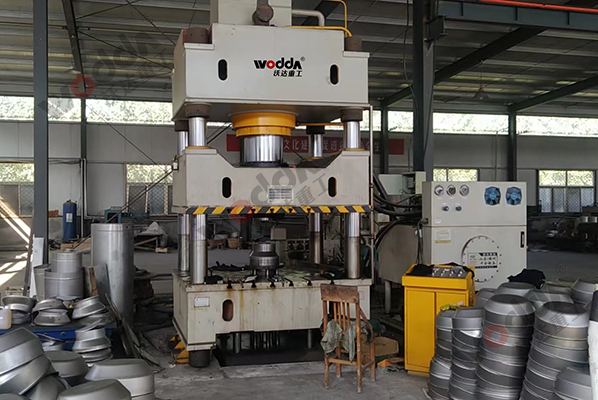 500噸不銹鋼封頭拉伸液壓機(jī) 500噸不銹鋼封頭拉伸液壓機(jī)