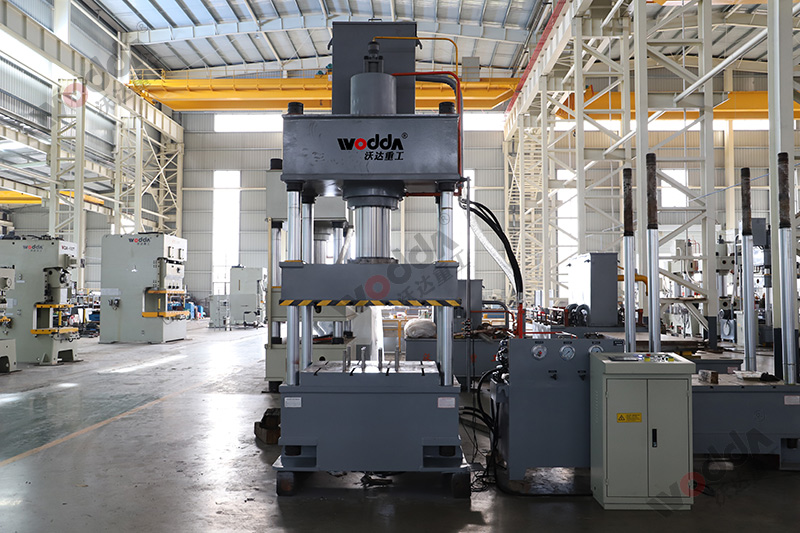 250噸金屬拉伸液壓機(jī)調(diào)試 250噸金屬拉伸液壓機(jī)調(diào)試