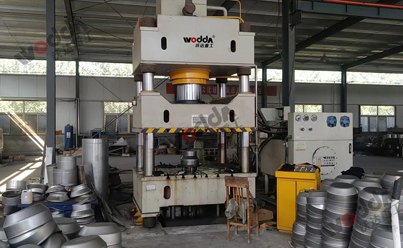 500噸不銹鋼封頭拉伸液壓機(jī) 500噸不銹鋼封頭拉伸液壓機(jī)