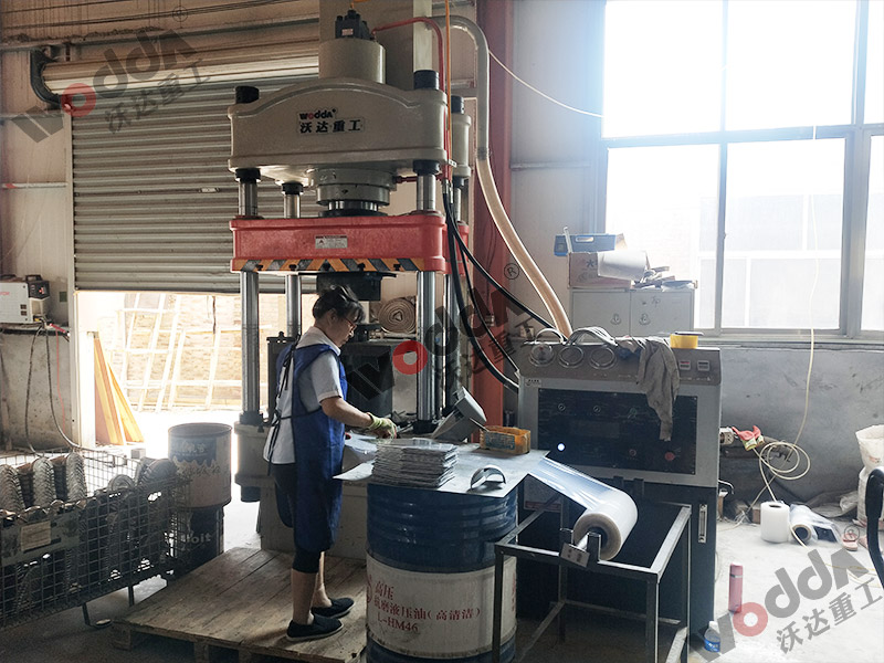 薄板拉伸液壓機(jī) 薄板拉伸液壓機(jī)