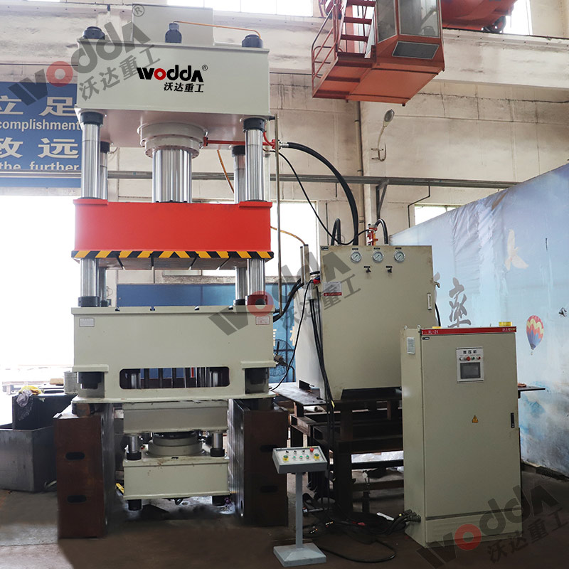 630噸拉伸液壓機(jī) 630噸拉伸液壓機(jī)