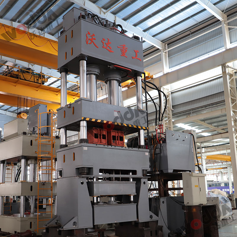 1000噸拉伸液壓機(jī) 1000噸拉伸液壓機(jī)