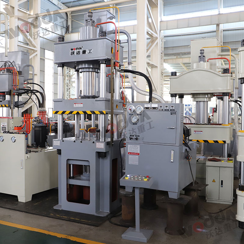 200噸金屬薄板拉伸液壓機(jī) 200噸金屬薄板拉伸液壓機(jī)