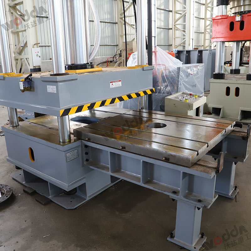 200噸移動工作臺液壓機 200噸移動工作臺液壓機