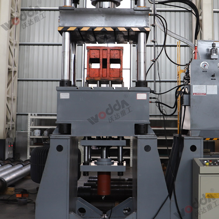 400噸液壓機(jī)(多頂桿) 400噸液壓機(jī)(多頂桿)