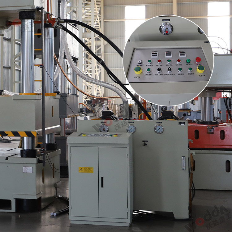 630噸四柱液壓機(電器柜) 630噸四柱液壓機(電器柜)