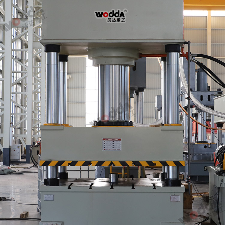 630噸四柱液壓機機身 630噸四柱液壓機機身