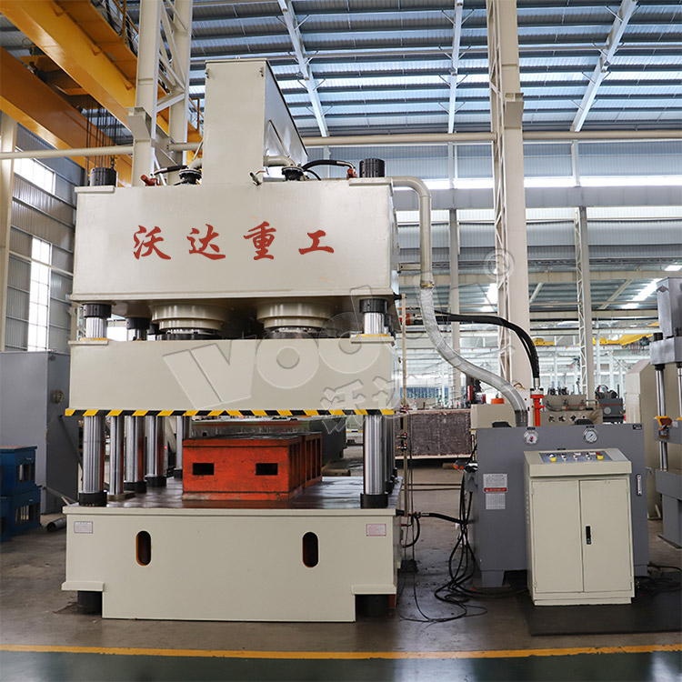 2000噸鋼木門壓花機(jī)車間實(shí)物 2000噸鋼木門壓花機(jī)車間實(shí)物