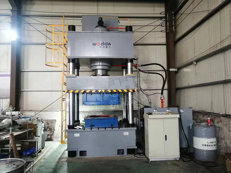 500噸不銹鋼水箱成型液壓機(jī) 500噸不銹鋼水箱成型液壓機(jī)