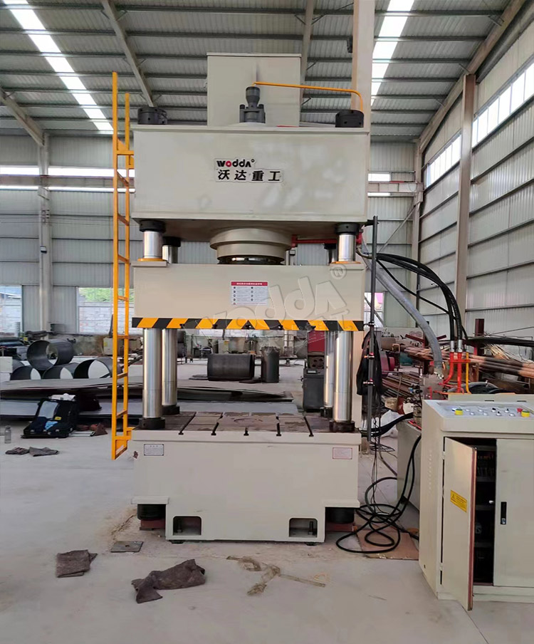 400噸不銹鋼水箱拉伸液壓機(jī) 400噸不銹鋼水箱拉伸液壓機(jī)