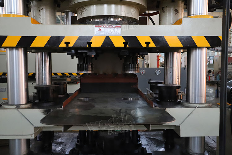 牛眼舔磚液壓機(jī)工作臺 牛眼舔磚液壓機(jī)工作臺