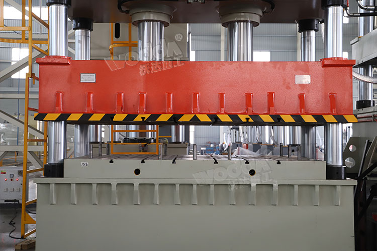 400噸四柱拉伸液壓機細(xì)節(jié)圖 400噸四柱拉伸液壓機細(xì)節(jié)圖