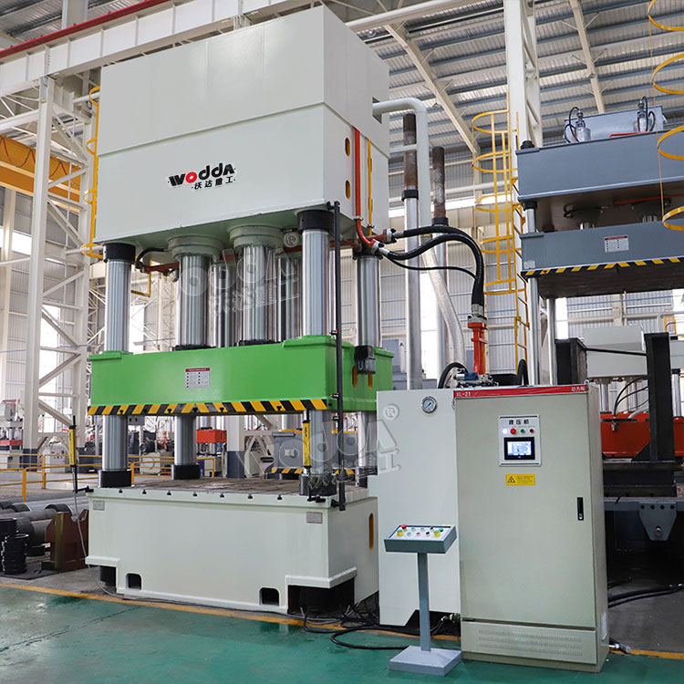 1000噸三梁四柱液壓機(jī) 1000噸三梁四柱液壓機(jī)