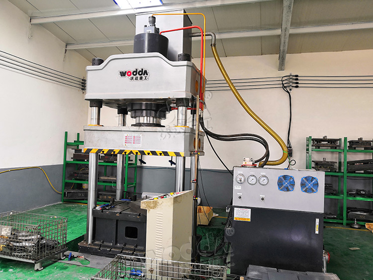 250噸金屬薄板拉伸機(jī) 250噸金屬薄板拉伸機(jī)