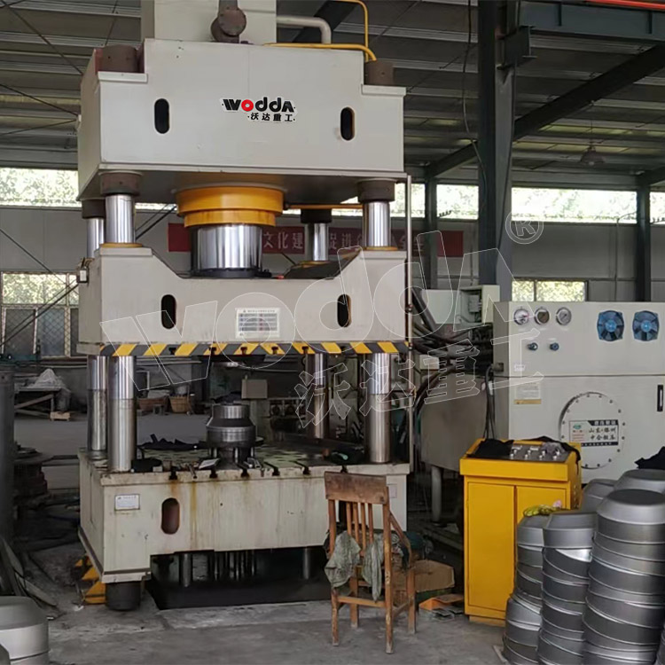 500噸不銹鋼封頭拉伸機(jī) 500噸不銹鋼封頭拉伸機(jī)