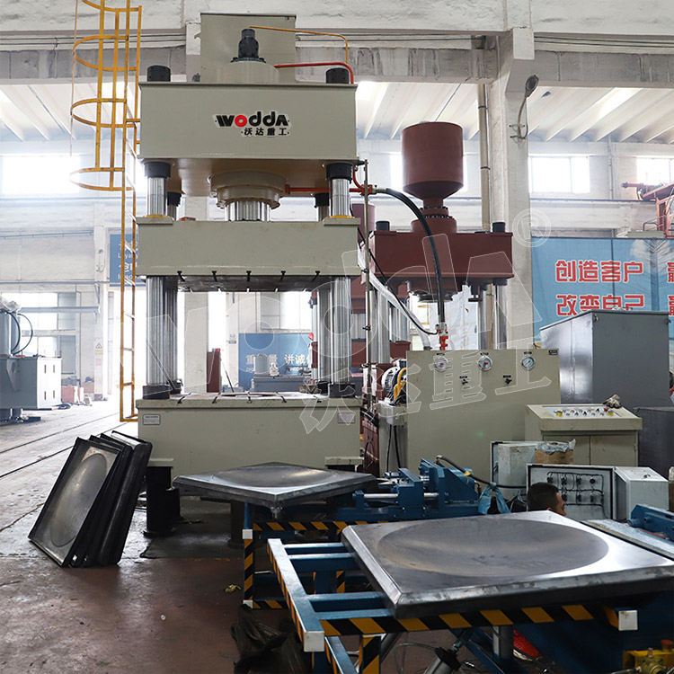 500噸不銹鋼水箱拉伸液壓機(jī) 500噸不銹鋼水箱拉伸液壓機(jī)