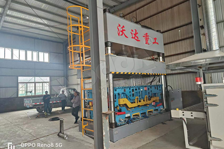 315噸汽車內飾件液壓機客戶現(xiàn)場 315噸汽車內飾件液壓機客戶現(xiàn)場