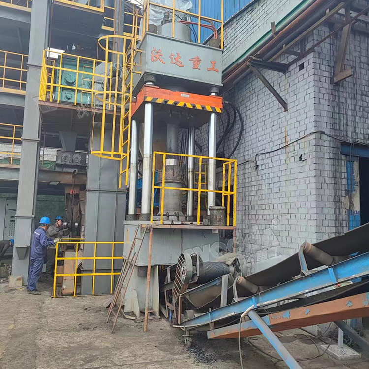 630噸全自動粉末液壓機(jī) 630噸全自動粉末液壓機(jī)