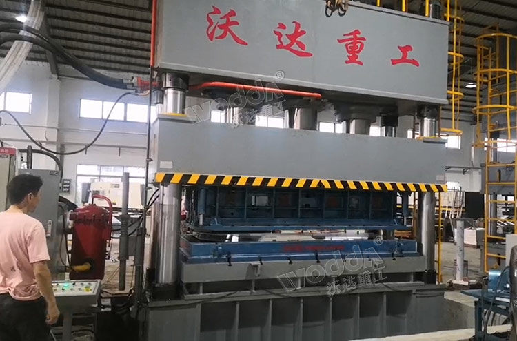 1250噸不銹鋼水箱板拉伸機(jī)客戶現(xiàn)場(chǎng) 1250噸不銹鋼水箱板拉伸機(jī)客戶現(xiàn)場(chǎng)