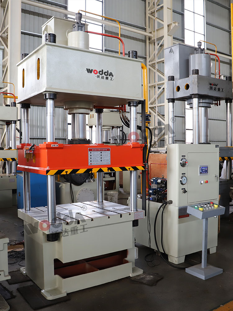 100噸三梁四柱液壓機(jī) 100噸三梁四柱液壓機(jī)