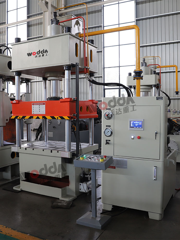 100噸四柱液壓機(jī)車間展示 100噸四柱液壓機(jī)車間展示