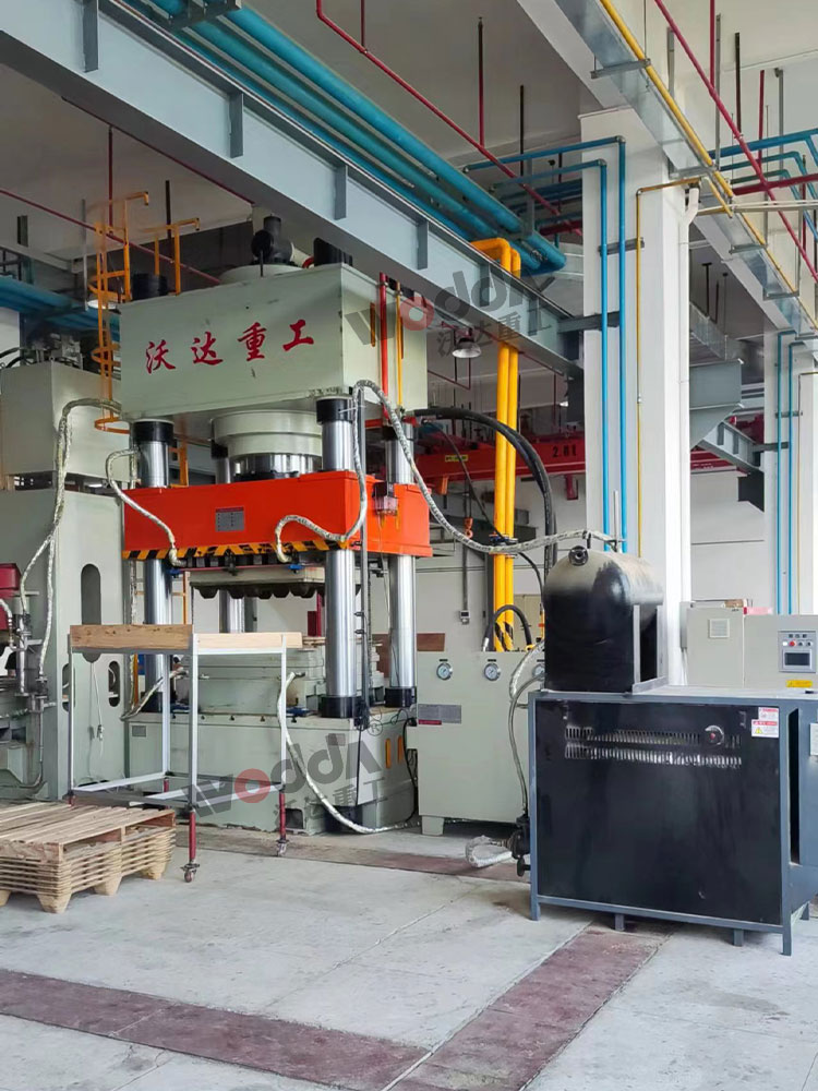 1000噸四柱液壓機(jī) 1000噸四柱液壓機(jī)