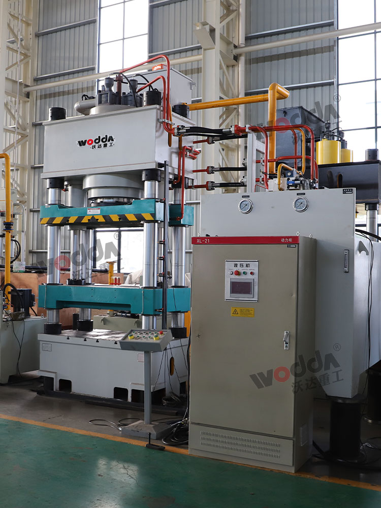 630噸全自動(dòng)鹽磚機(jī) 630噸全自動(dòng)鹽磚機(jī)