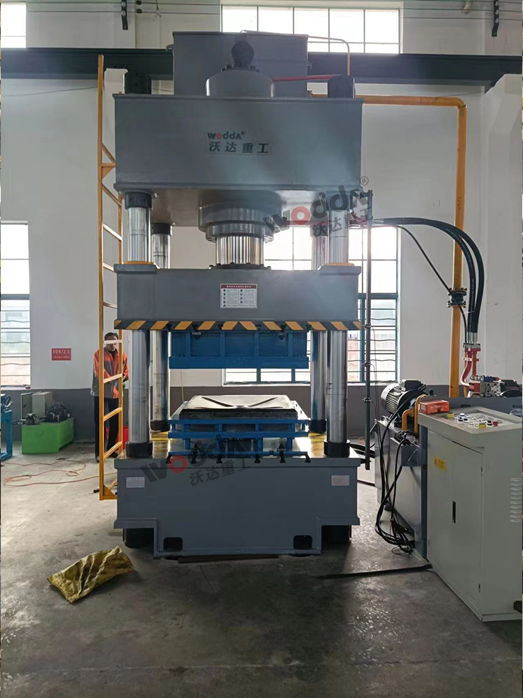 500噸不銹鋼米字形水箱板拉伸機(jī) 500噸不銹鋼米字形水箱板拉伸機(jī)