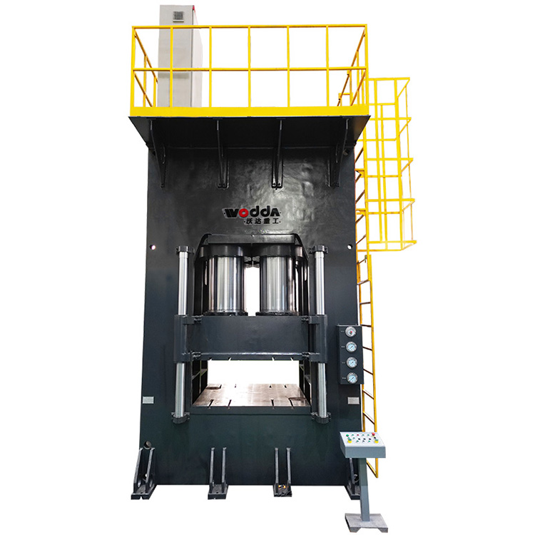 2500噸框架式液壓機(jī) 2500噸框架式液壓機(jī)