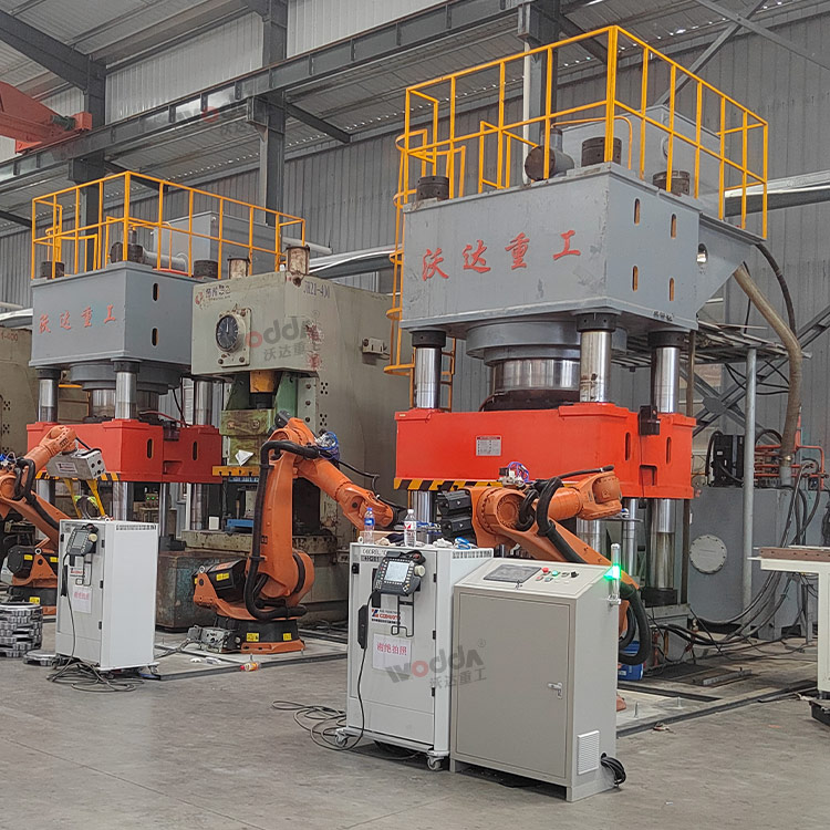 2000噸三梁四柱液壓機(jī)(單缸) 2000噸三梁四柱液壓機(jī)(單缸)