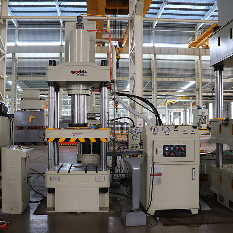 200噸三梁四柱液壓機(jī) 200噸三梁四柱液壓機(jī)