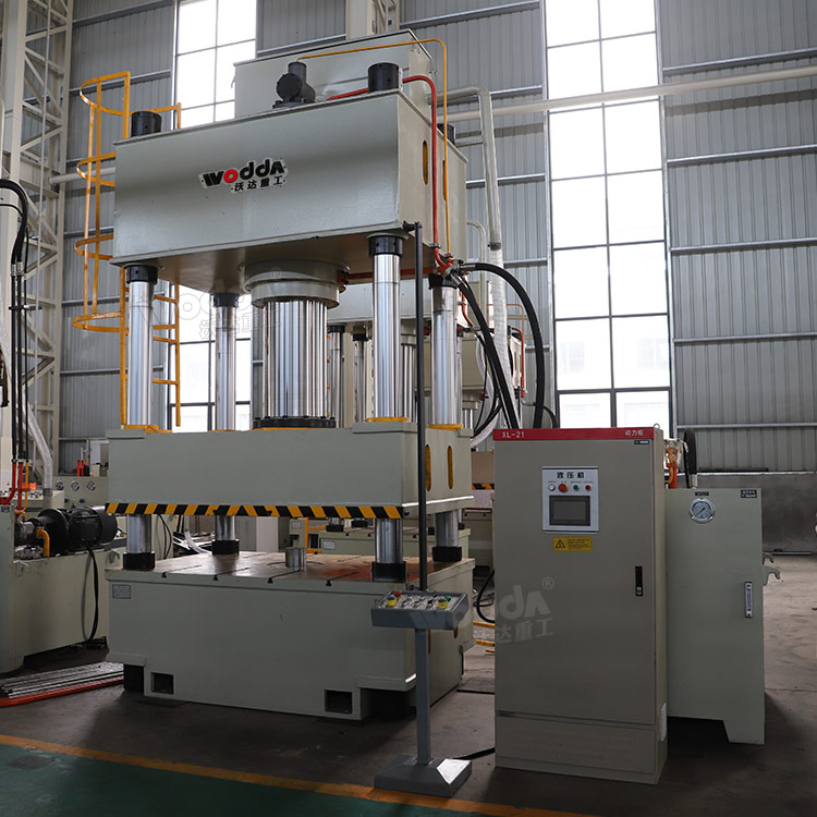 500噸三梁四柱液壓機(jī)車(chē)間實(shí)物 500噸三梁四柱液壓機(jī)車(chē)間實(shí)物