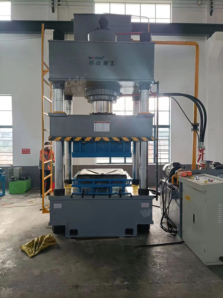 米字型不銹鋼水箱板拉伸液壓機(jī) 米字型不銹鋼水箱板拉伸液壓機(jī)