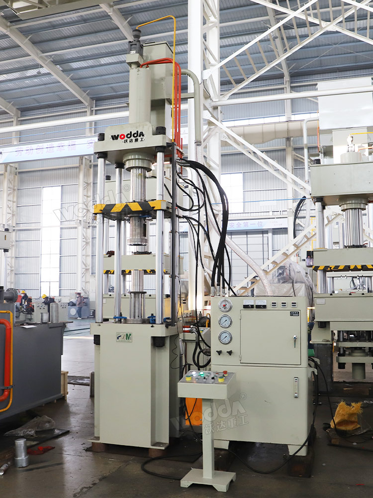 80噸汽車濾清器外殼拉伸機(jī)車間實(shí)物 80噸汽車濾清器外殼拉伸機(jī)車間實(shí)物