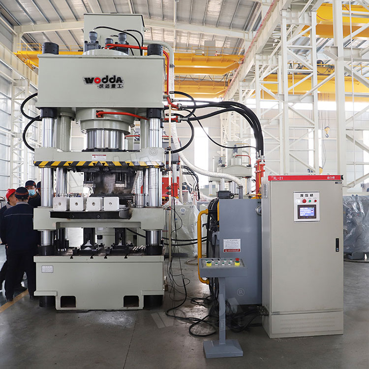 630噸四梁四柱液壓機(jī) 630噸四梁四柱液壓機(jī)