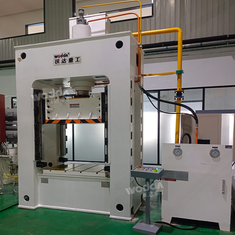 150噸框架式液壓機(jī)客戶車間安裝完成 150噸框架式液壓機(jī)客戶車間安裝完成