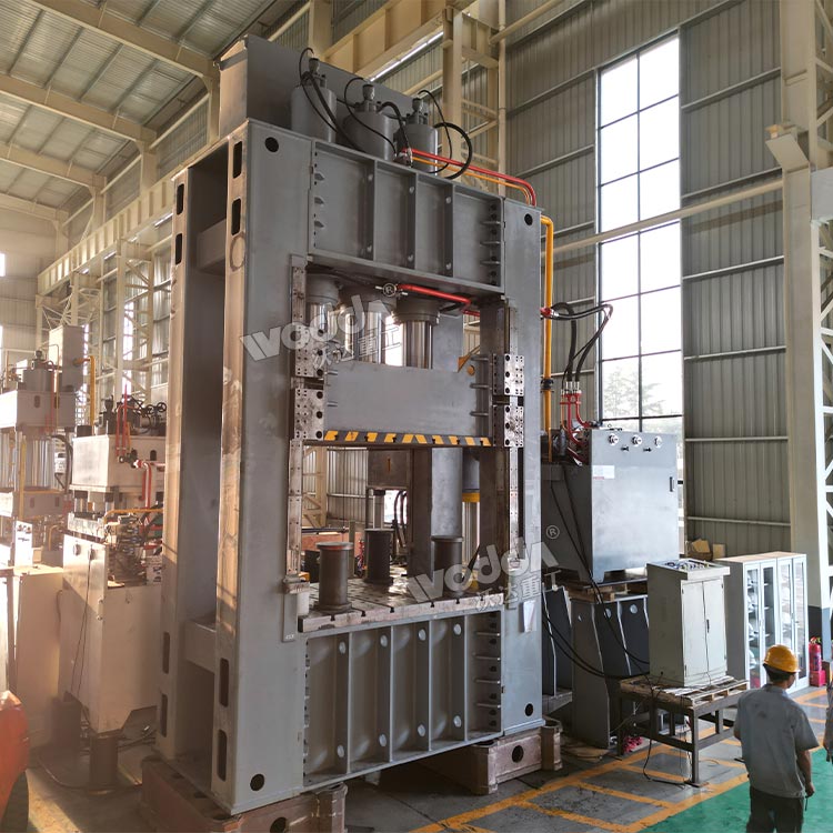 800噸汽車配件拉伸液壓機(jī)車間調(diào)試 800噸汽車配件拉伸液壓機(jī)車間調(diào)試