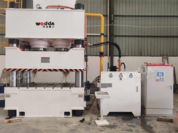 1000噸三梁四柱液壓機(jī) 1000噸三梁四柱液壓機(jī)