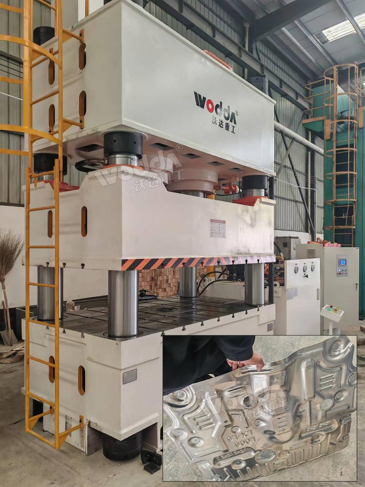 1000噸三梁四柱液壓機(jī) 1000噸三梁四柱液壓機(jī)