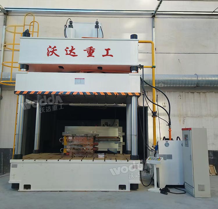 400噸三梁四柱液壓機(jī) 400噸三梁四柱液壓機(jī)