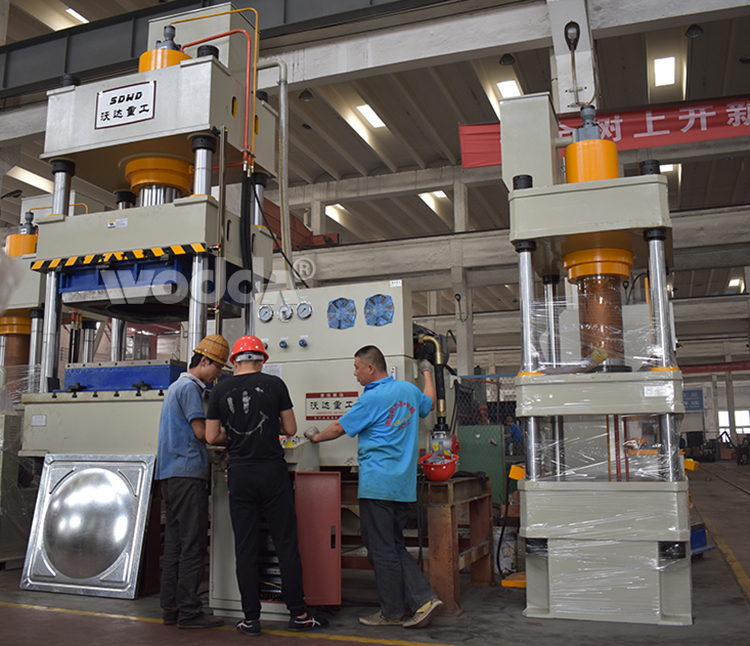 不銹鋼水箱四柱拉伸液壓機(jī) 不銹鋼水箱四柱拉伸液壓機(jī)