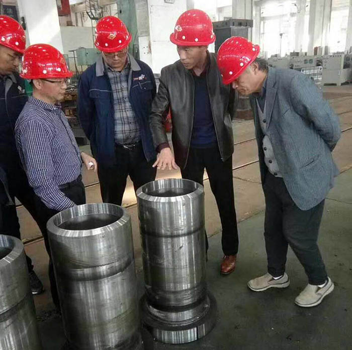 上海交大教授來沃達重工指導液壓機生產(chǎn) 上海交大教授來沃達重工指導液壓機生產(chǎn)